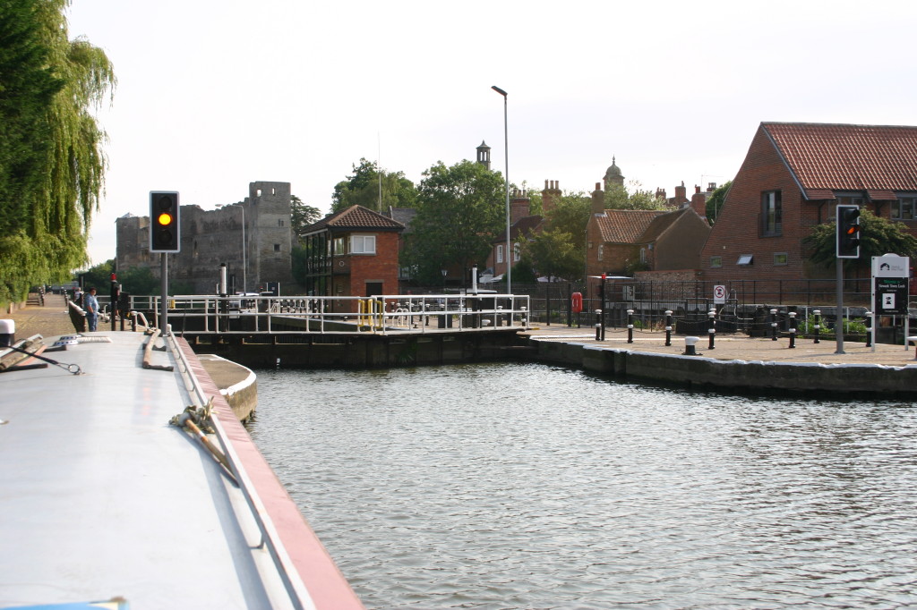 This is the second of the two possible crew drop off points - fence is above the boat to the left