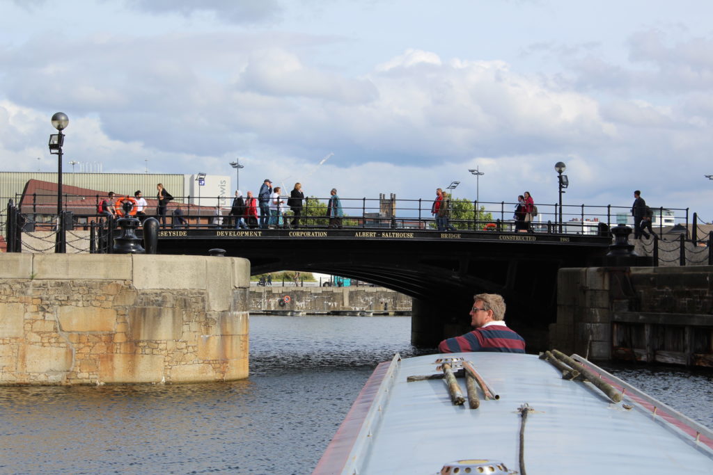 Turning into Salthouse dock